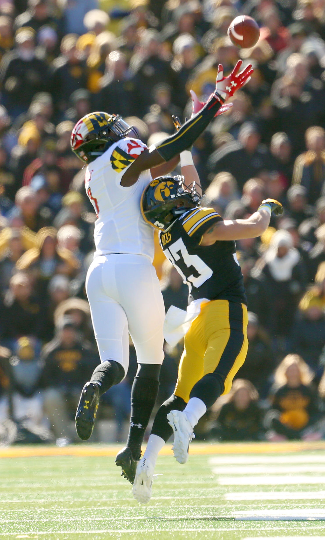 102018-Iowa-Maryland FB-006